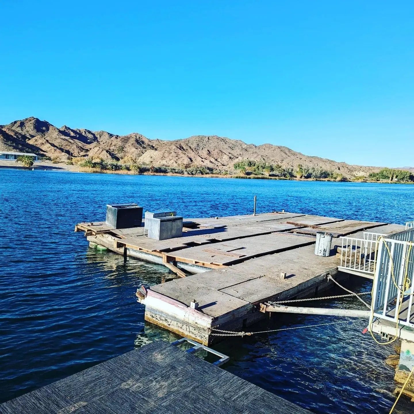 Roadrunner Resort Floating Dock Bar Construction